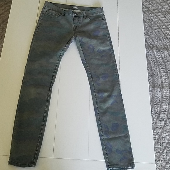 BDG cigarette ankle mid rise jeans. Size 27 - Picture 2 of 8
